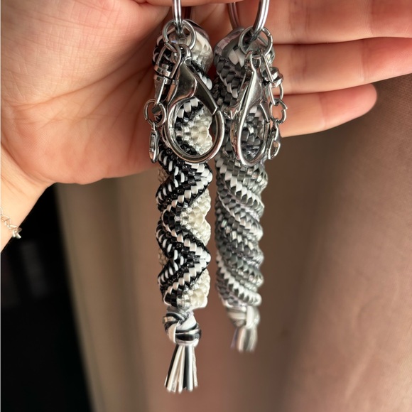 🌟Set of 2 Keychains - Picture 2 of 3